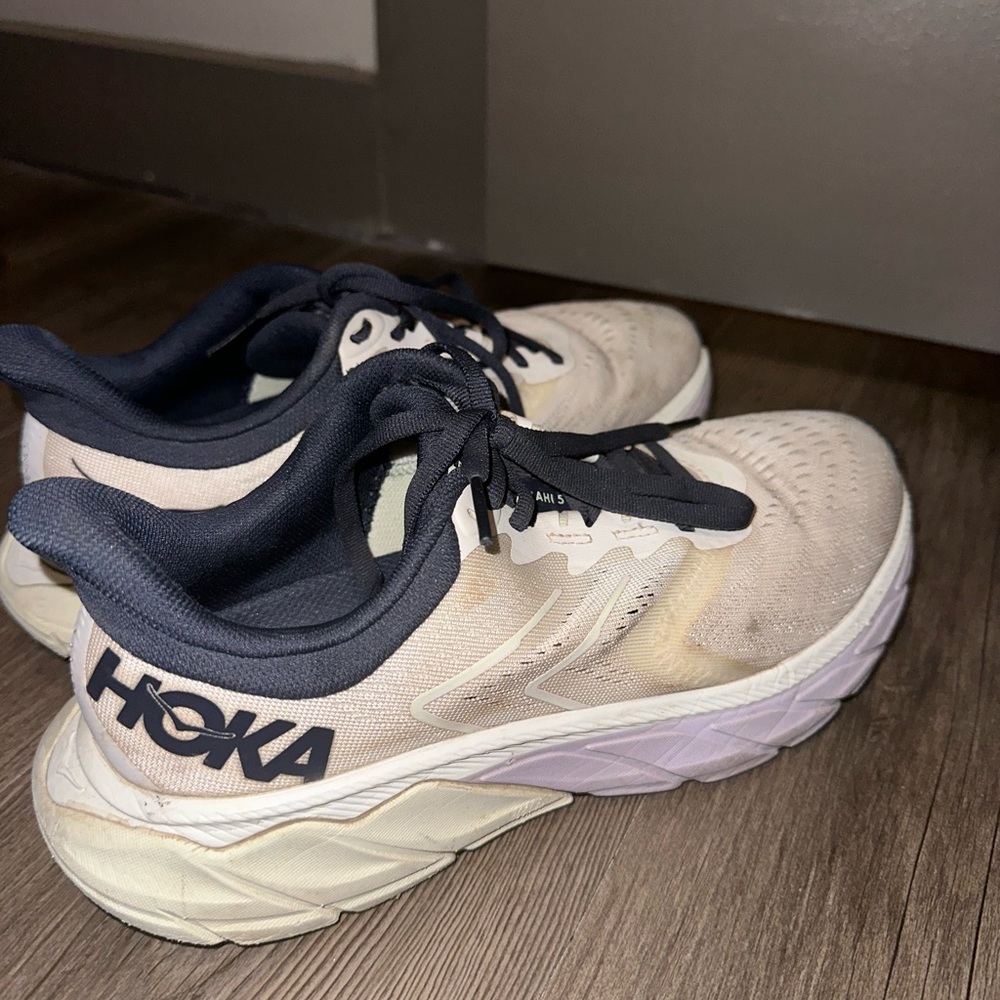 Hoka Arahi 5 Running Shoes
